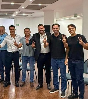 A cinco dias do fim do prazo legal, JHC se reúne com vereadores e mantém suspense