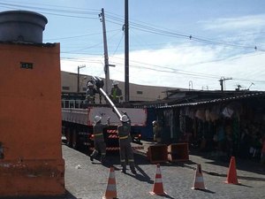 Mercado da Produção recebe manutenção na iluminação