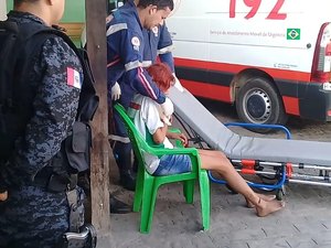 Homem agride mulher e a deixa despida em via pública