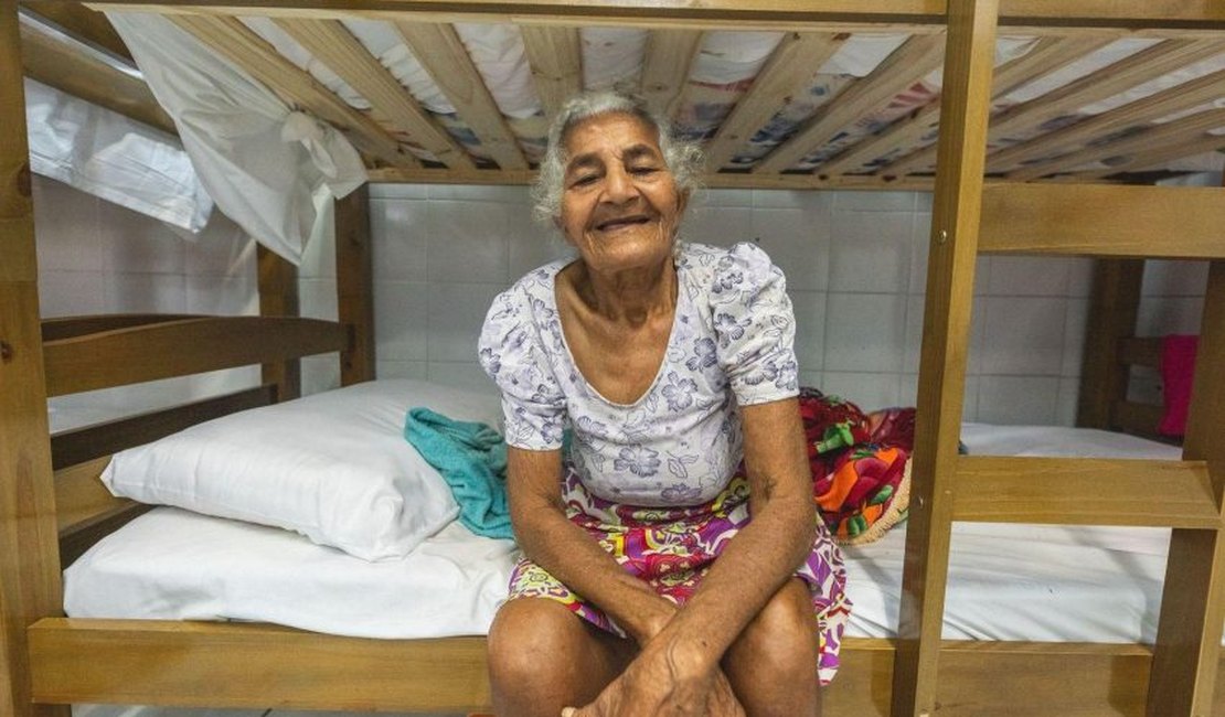 Idosa de 75 anos é resgatada pela Defesa Civil de Maceió