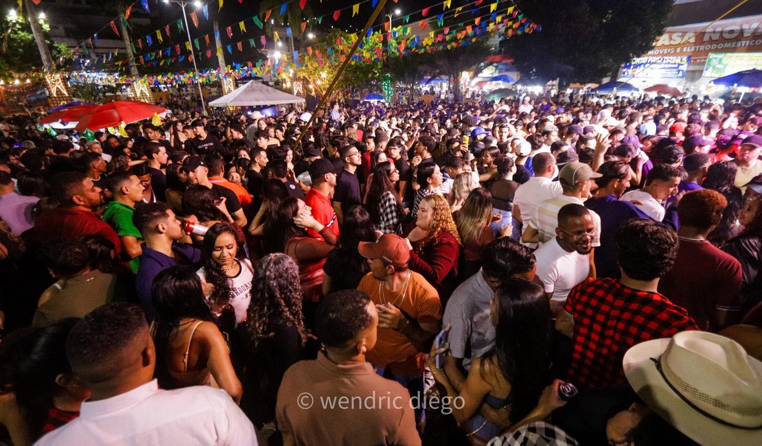 Abertura do São João do Povo reúne multidão e celebra tradição em Palmeira dos Índios