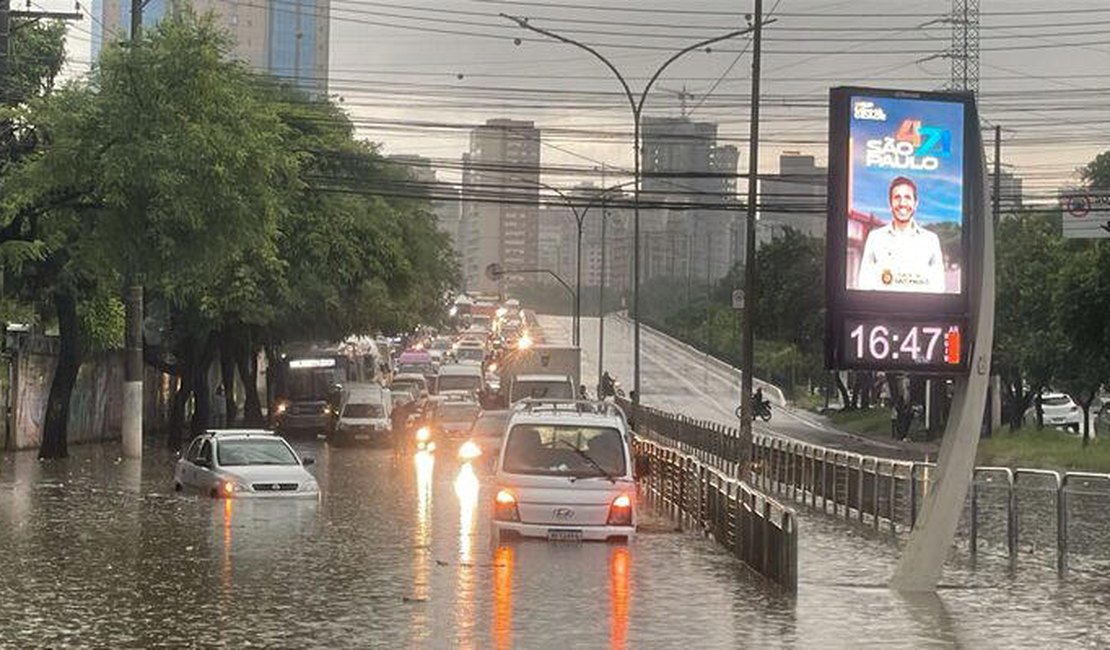 Defesa Civil emite pela primeira vez alerta severo de tempestade na capital paulista