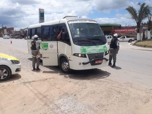 Operação integrada flagra irregularidades no transporte turístico em Maragogi