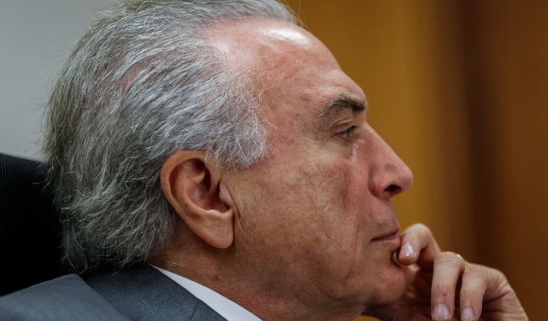 PMDB determina que deputados votem contra denúncia de Temer