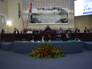 Sessão pública na ALE reúne os três bispos de Alagoas 