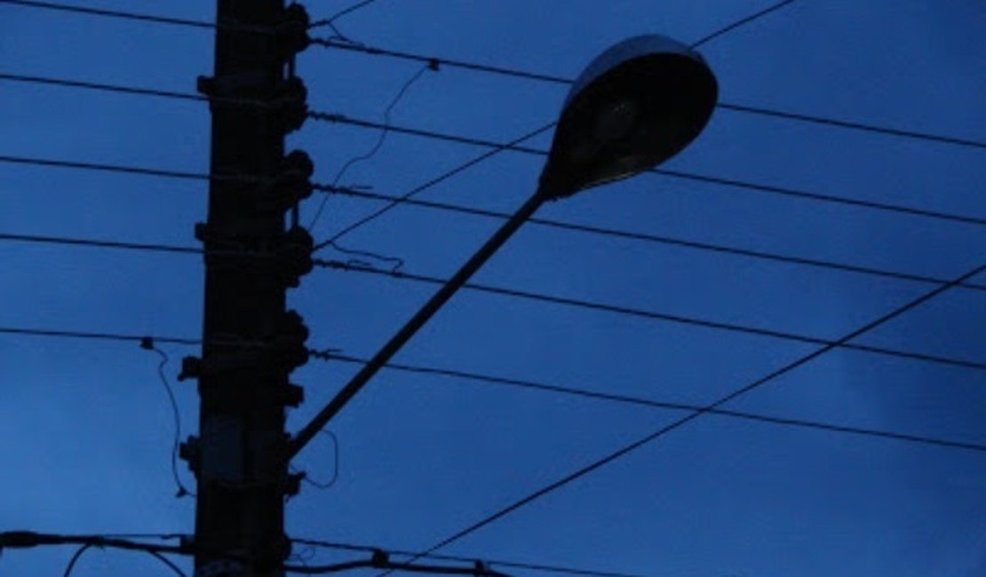Moradores planejam fazer 'vaquinha' para comprar lâmpadas para postes de iluminação