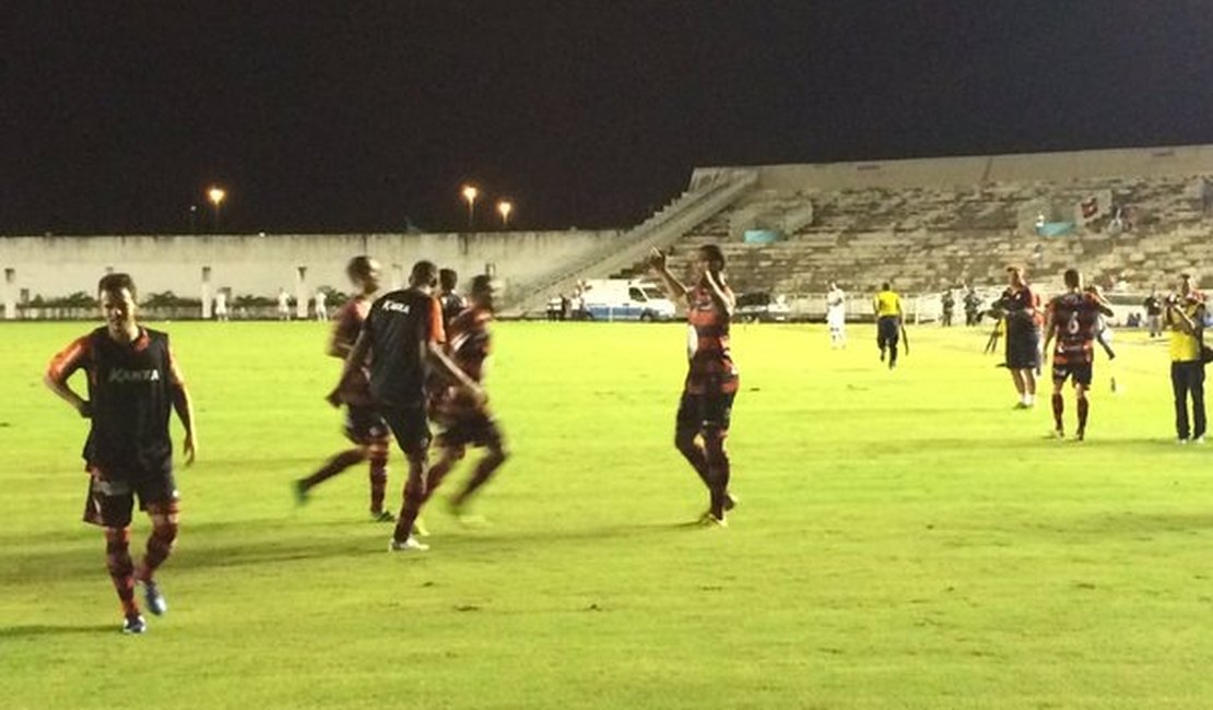 Com a vantagem, Campinense empata e garante vaga na final do Paraíbano