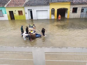 Chuvas mantém mais de mil pessoas desalojadas em Penedo