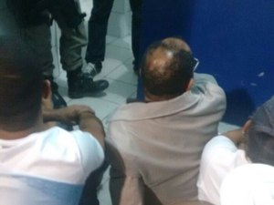 Ex-policial é preso com pistola 380 na Fernandes Lima