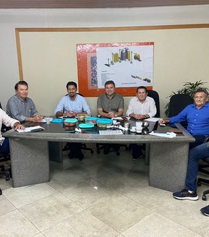 Em Arapiraca, Rodrigo Cunha é recebido pela diretoria do Grupo Coringa