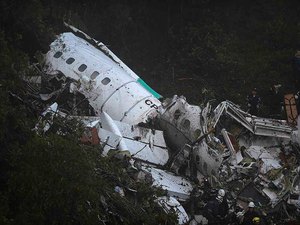 Governo da Bolívia conclui que piloto e LaMia são culpados por acidente com avião da Chape