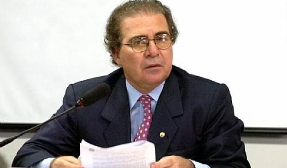 Deputado federal anuncia aposentaria de Olavo Calheiros da vida pública