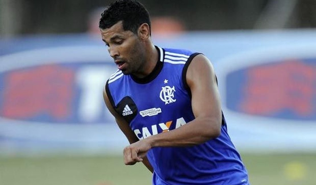 André Santos é contratado pelo time de Zico