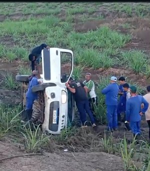 [Vídeo] Colisão entre carros é registrada em Porto Calvo