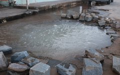 Vazamento se transformou em piscina em Barra Grande