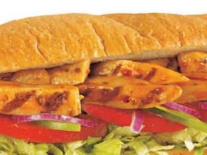 Sanduíche de frango da Subway não tem tanto frango assim; entenda
