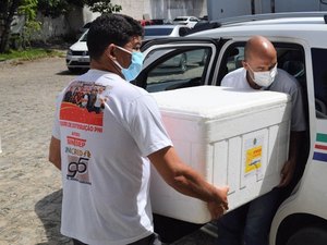 Governo inicia distribuição de quase 41 mil doses da última remessa da AstraZeneca