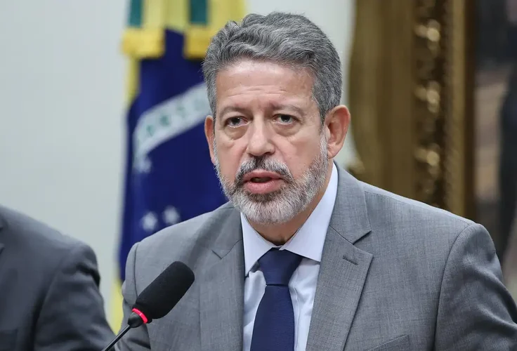 Após vexame com PEC da Blindagem, deputados aprovam por unanimidade isenção do IR