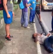 Homem que tentava assaltar mulheres em ponto de ônibus é derrubado por van e preso em Maceió