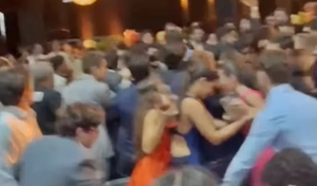 Formatura acaba em confus﻿﻿﻿ão após briga causada por letra de música