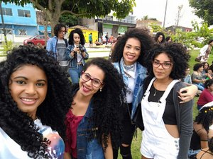 Crespas e cacheadas participam de movimento cultural em Arapiraca