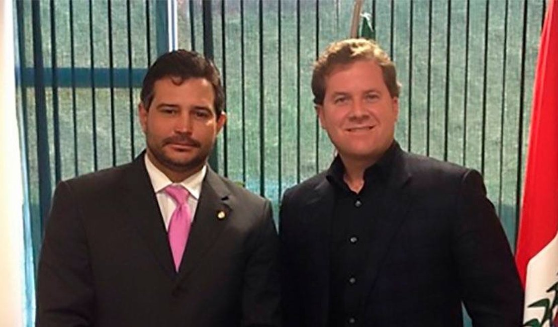 Quintella e Beltrão se reúnem com prefeitos na AMA