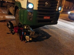 Motociclista fica ferido após colidir em caminhão, na AL-115, em Igaci