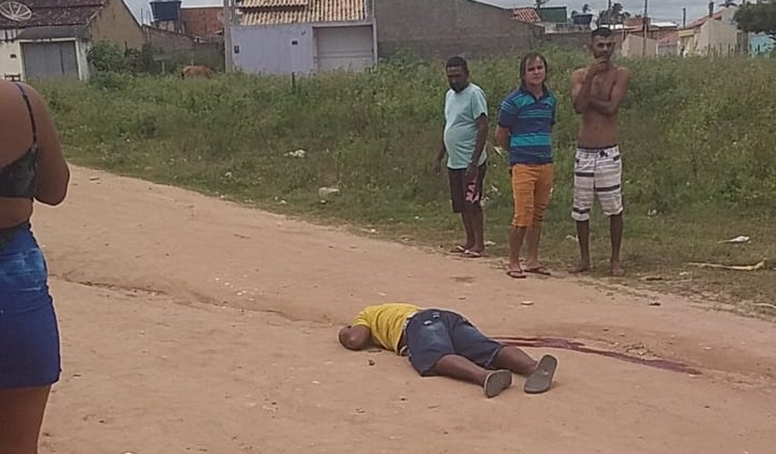 Homem é assassinado a facadas após bebedeira e discussão em Arapiraca
