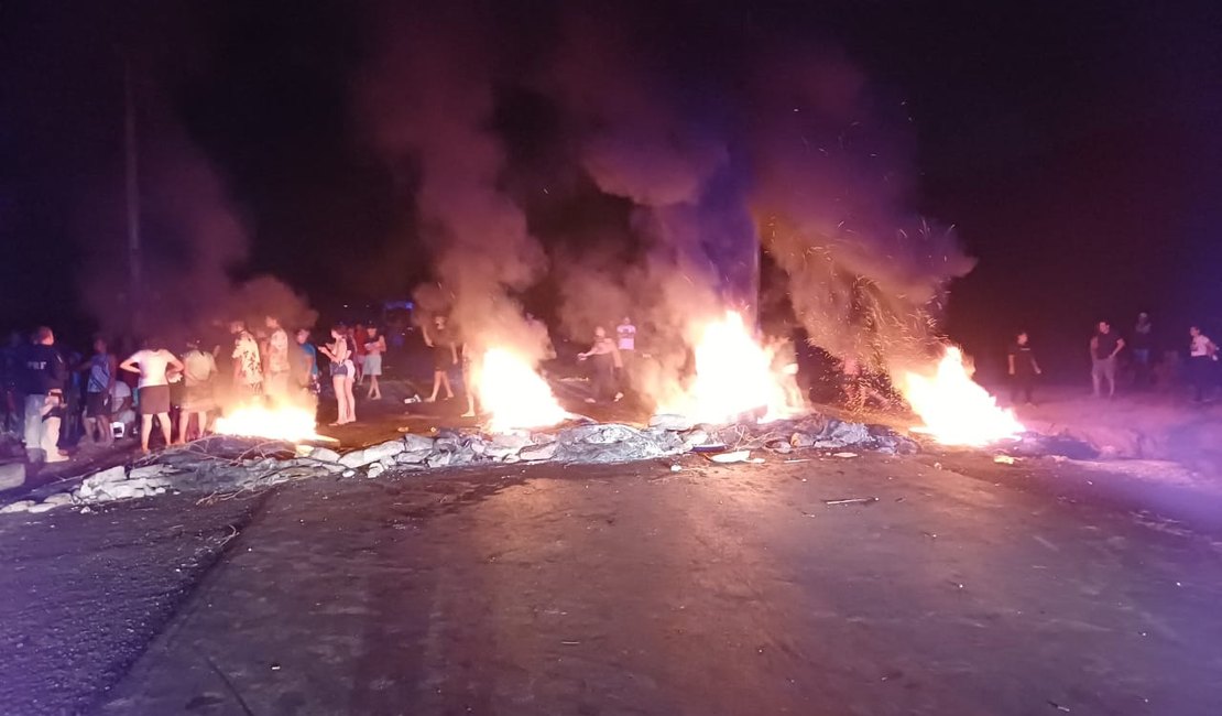 Manifestantes bloqueiam rodovia BR 416 em Colônia Leopoldina