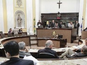 Mesa diretora da Assembleia Legislativa de PE decide demitir 245 comissionados
