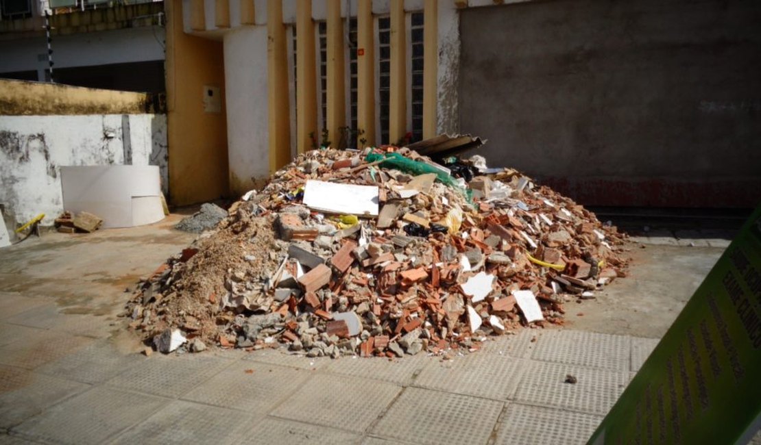 Clinicas de Maceió são autuadas por descarte irregular de lixo