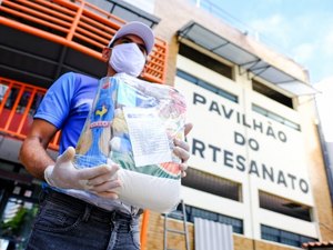 Funcionários de hotéis em AL são beneficiados com entrega de cestas básicas 