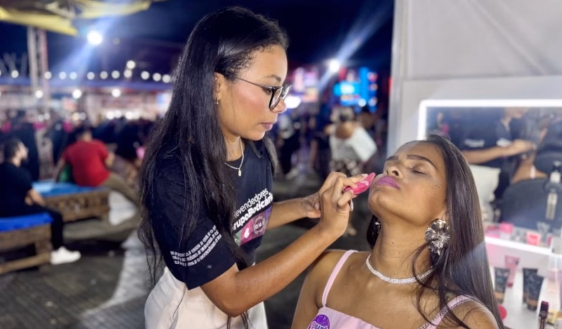 Secretaria da Mulher de Penedo realiza ações durante a Festa do Bom Jesus dos Navegantes