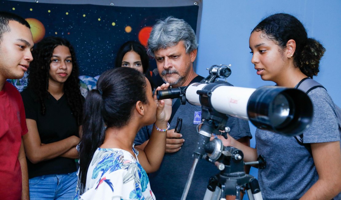 Escolas podem agendar sessões de planetário no Cepa