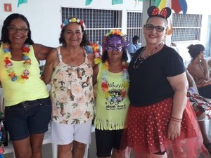 Baile de Carnaval anima idosos do Serviço Convivência