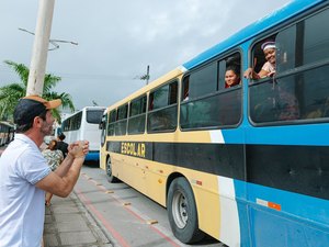 Fé e tradição: prefeito Júnior Menezes recepciona mais de 2.700 romeiros no retorno de histórica romaria à Juazeiro do Norte