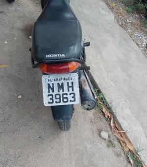 Moto roubada é recuperada em estacionamento de atacadista em Arapiraca