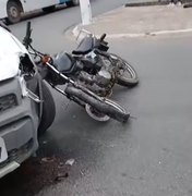 [Vídeo] Motociclista fica ferido após colisão com veículo no bairro Canafístula em Arapiraca