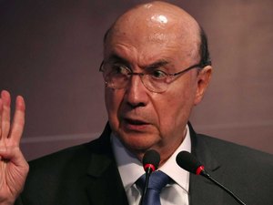 'Bolsonaro não entende de economia e não sabe usar Google', diz Meirelles