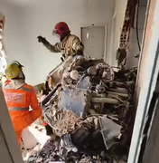 Bombeiros seguem vistoriando área atingida por queda de aeronave em Belo Horizonte
