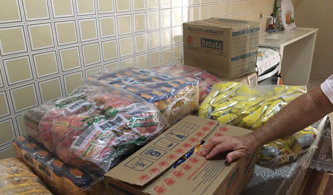 ACDA e empresas arapiraquenses doam alimentos para casa que apoia pacientes com câncer