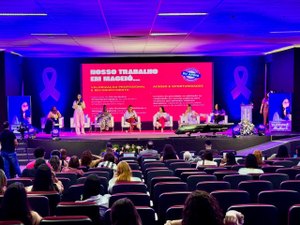 Teca Nelma destaca projetos de combate à violência e incentivo à autonomia em evento de Maceió