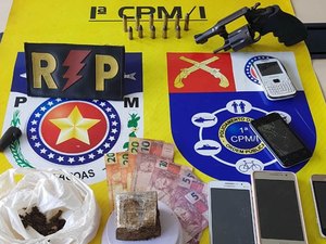 Suspeitos são presos e arma de fogo e drogas são apreendidas
