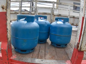 Bandidos roubam carga de caminhão e devolvem veículo a vítima