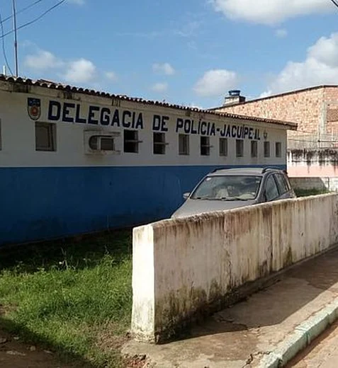 Suspeito de furtar no complexo esportivo tenta se esconder embaixo da cama e é preso em Jacuípe