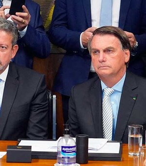 Em reunião em Brasília, Arthur Lira aconselha Flávio Bolsonaro a “descer do salto”