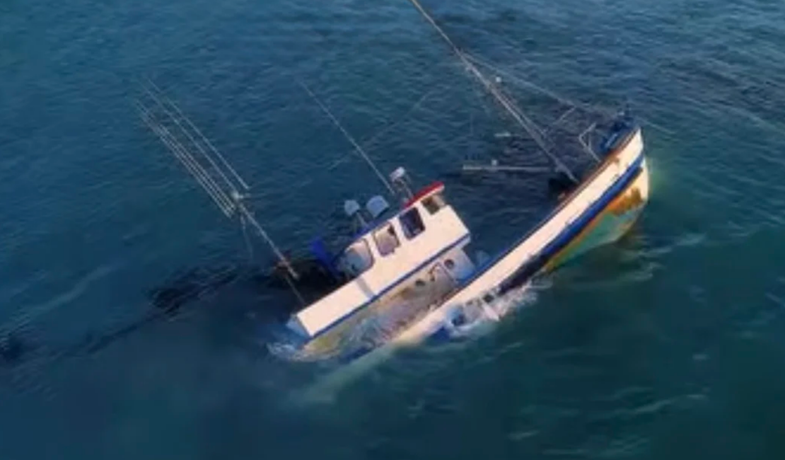 Marinha instaura inquérito para apurar naufrágio de embarcação pirata em Japaratinga