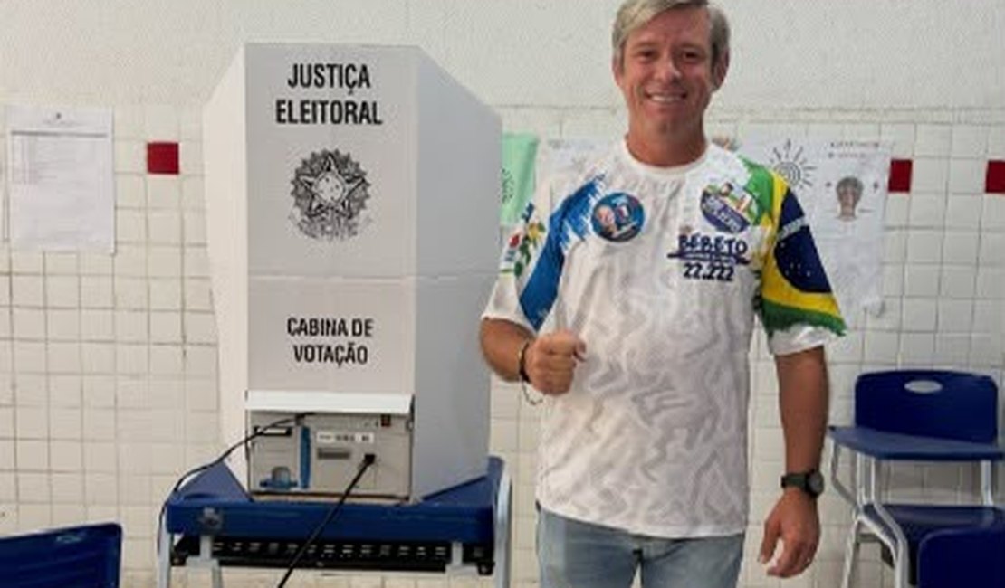 Após votar, Cabo Bebeto destaca liberdade de escolha dos eleitores