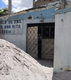 Obra de escola é abandonada e causa risco de atropelamento e transtornos em Arapiraca