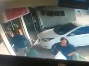 [Vídeo] Casal tranca funcionária e faz arrastão em loja de roupas em Maceió